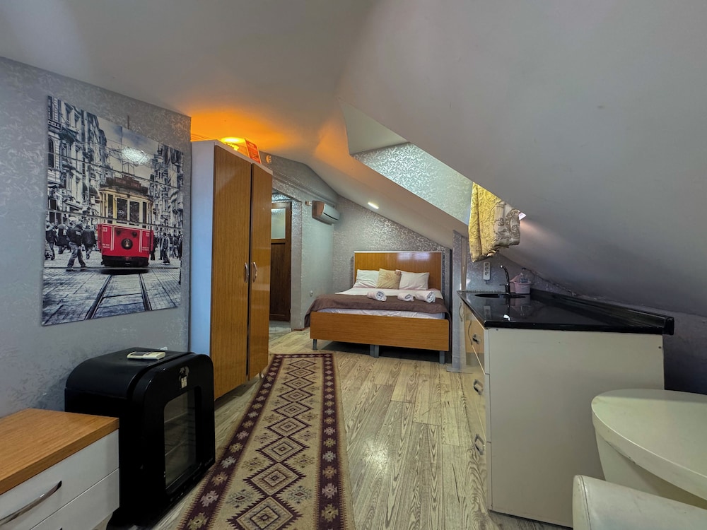 Standard Triple Room, 1 Double Bed with Sofa bed, Non Smoking, Kitchenette photo 3