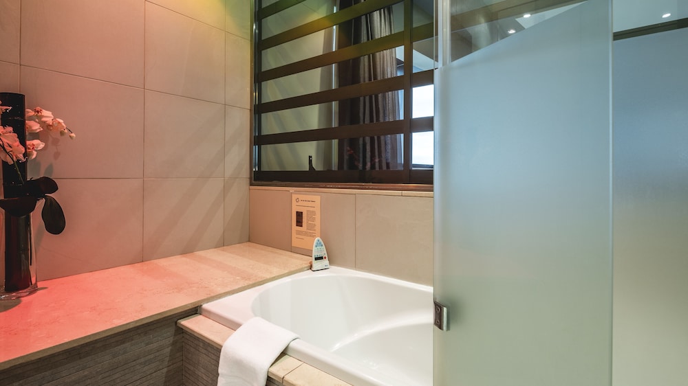 Superior Double Room (3 Adults) - Photo 7