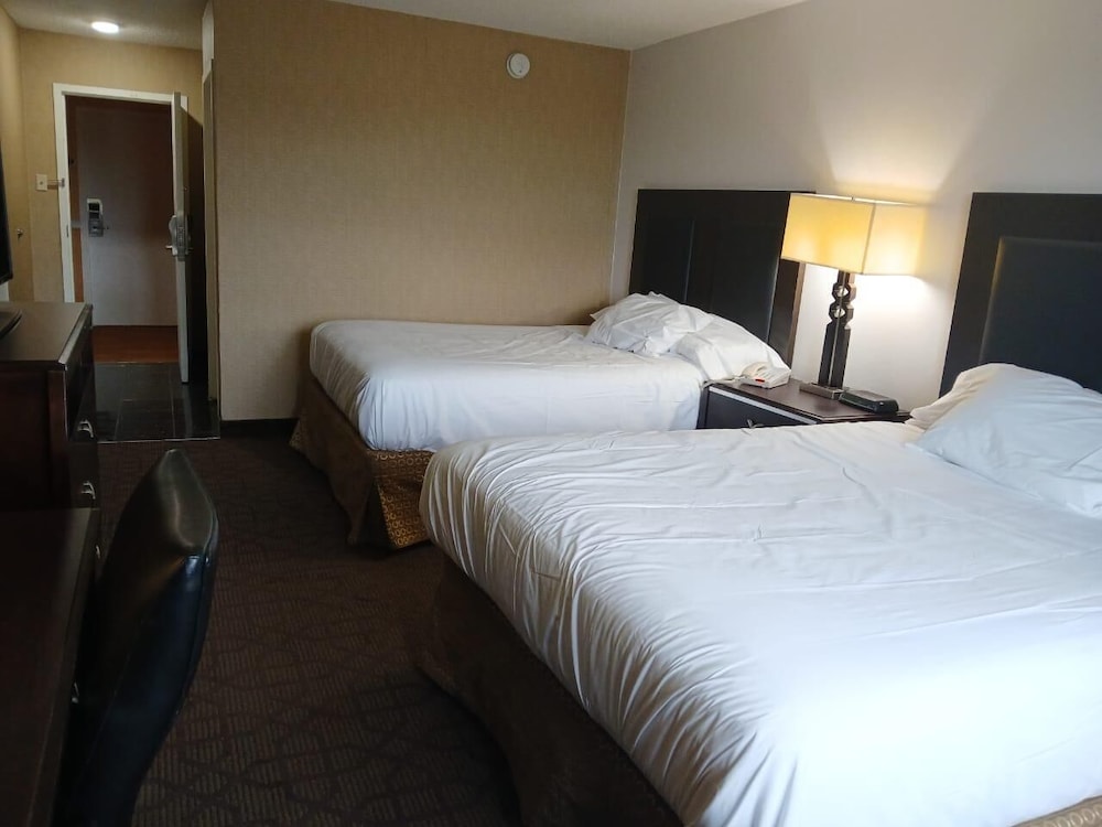 Room, 2 Queen Beds, Non Smoking - Photo 4