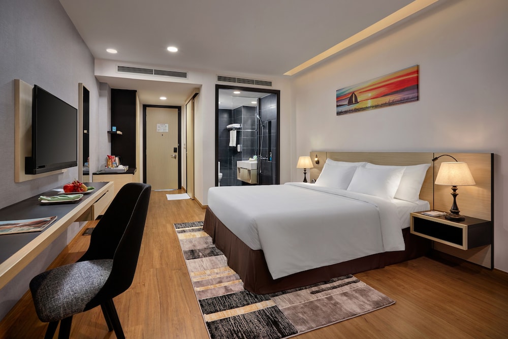 Deluxe King Room - Photo 3