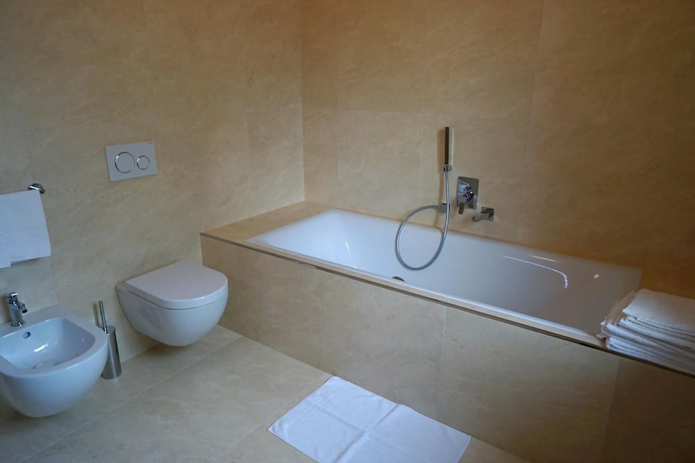 Deluxe Studio Suite, 1 Bedroom, Balcony, Vineyard View photo 2