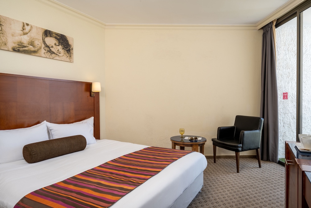 Superior Room thumbnail 6