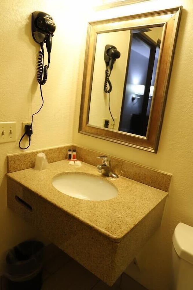 Standard Room, 1 King Bed - Photo 2
