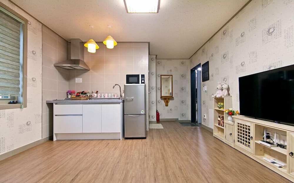 102 photo 1