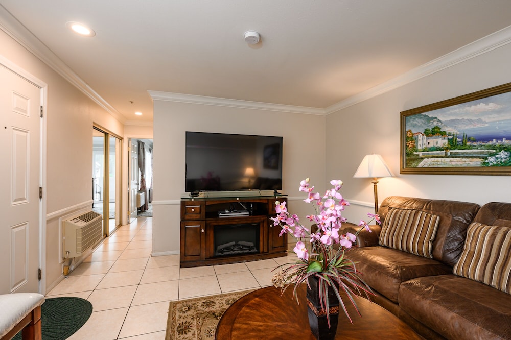Honeymoon Suite, 1 King Bed, Ocean View photo 1