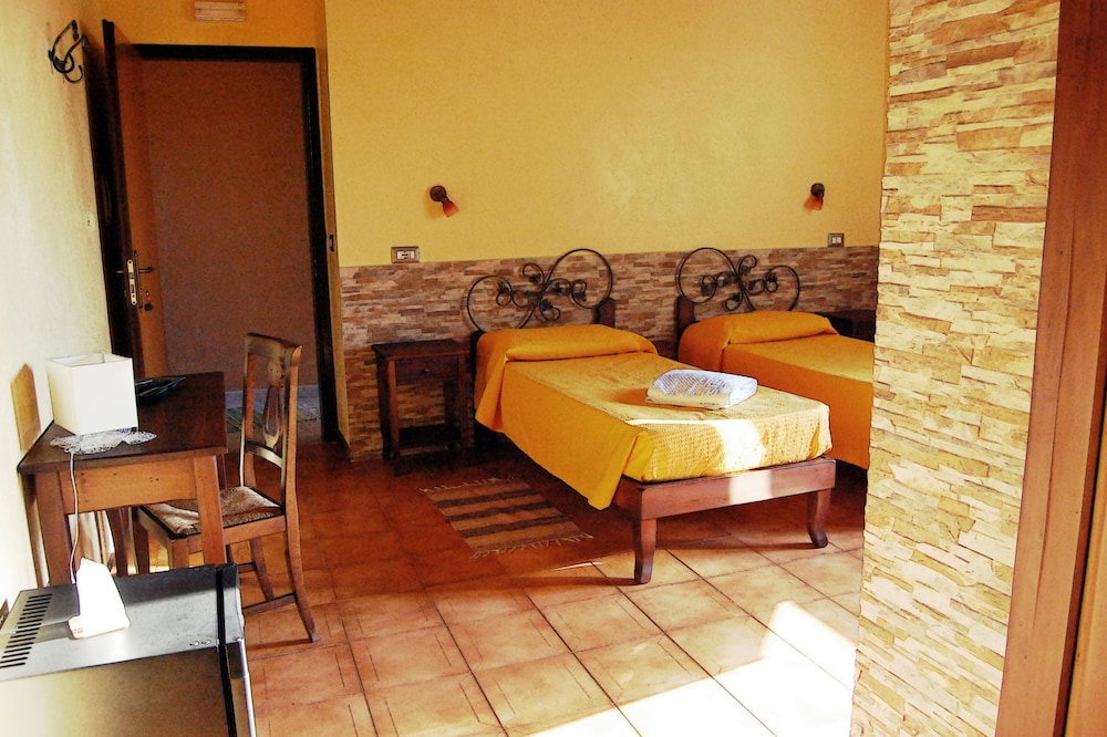 Deluxe Double or Twin Room photo 3