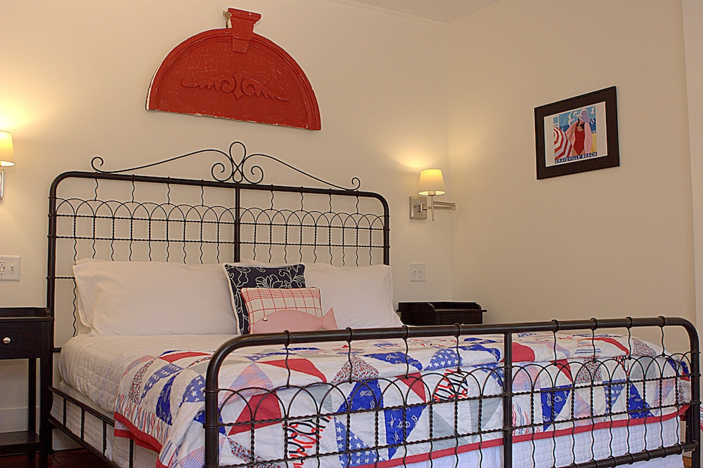 Room (Captian's Quarters) photo 1