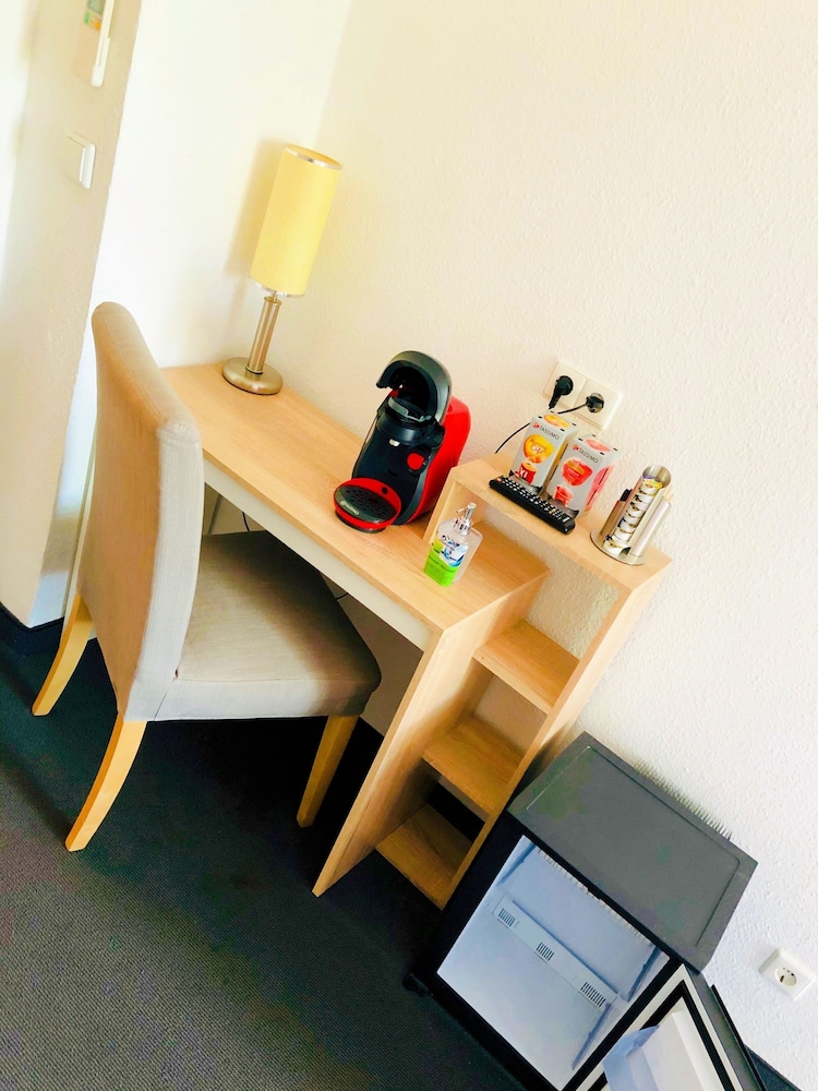 Basic Single Room, 1 Twin Bed, Non Smoking, Courtyard Area photo 3