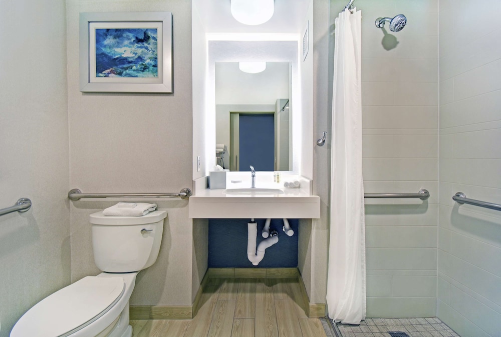 Suite, 1 Bedroom, Accessible (2 Queen Beds, Roll-in Shower) photo 3