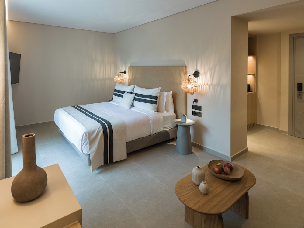 Junior Suite, 1 King Bed with Sofa bed, Private Pool, Sea View photo 1