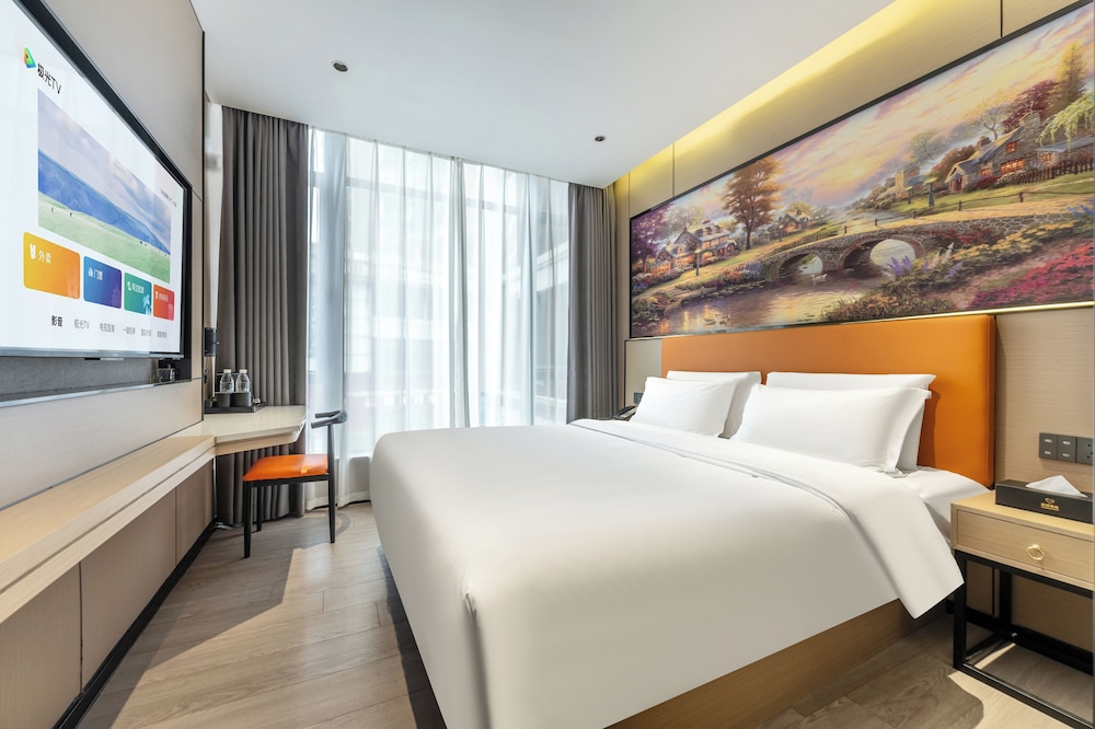 Deluxe Room, 1 Queen Bed, Ensuite, City View