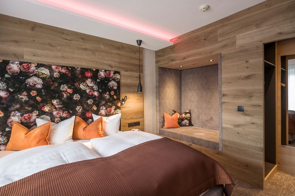 Junior Suite, Balcony, Mountain View