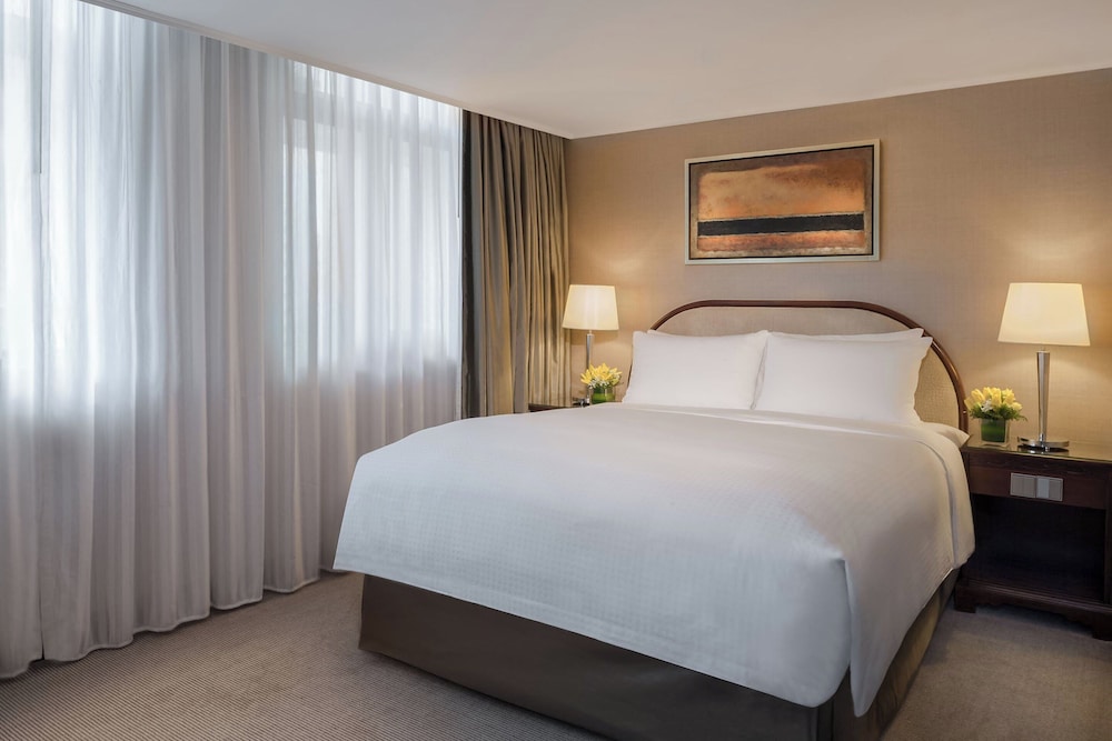 Superior Suite with The Continental Club Lounge access