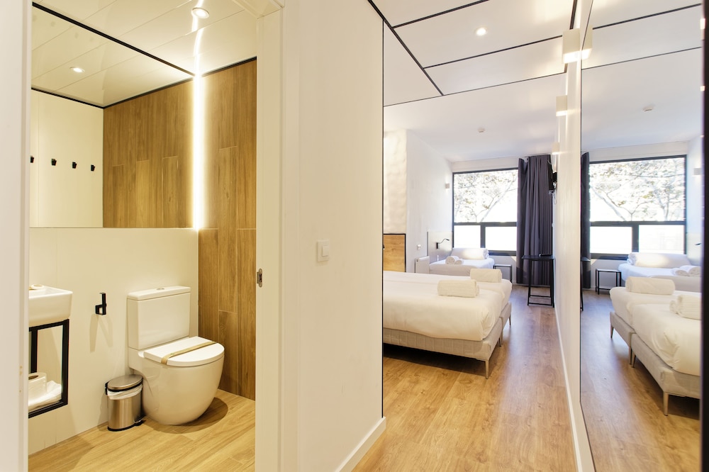 Habitación Triple Estándar con Vista a la Ciudad