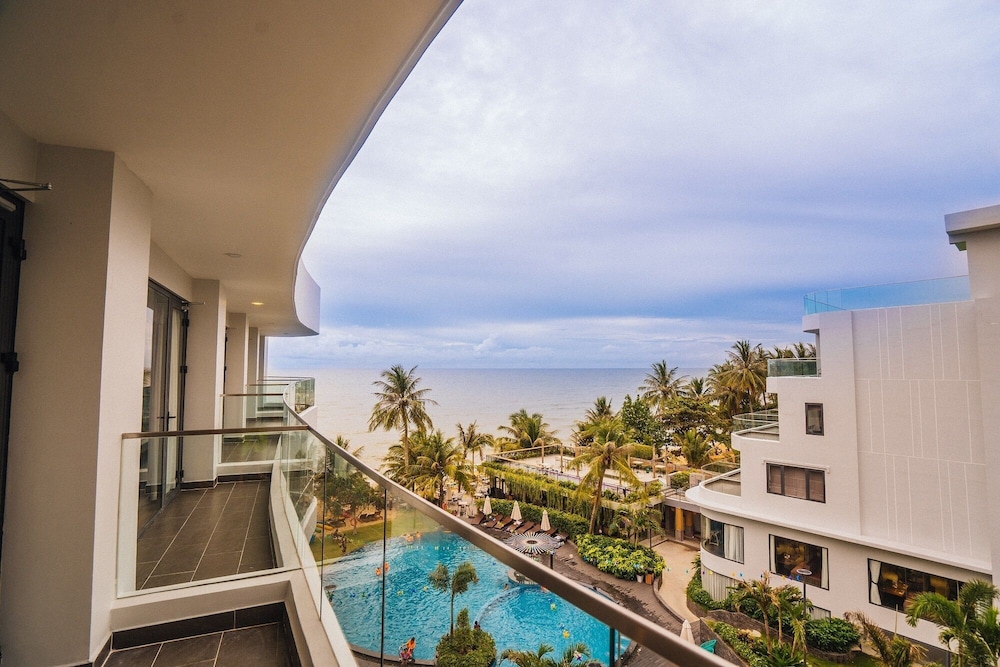 Deluxe Double Room (Ocean Partial View) - Photo 4