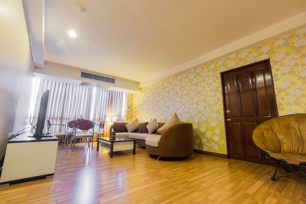 One Bedroom Premier Suite photo 3