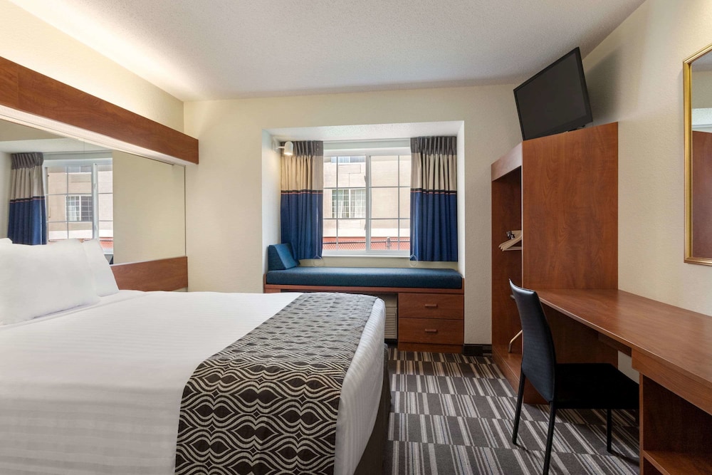 Standard Room, 1 Queen Bed - Photo 1