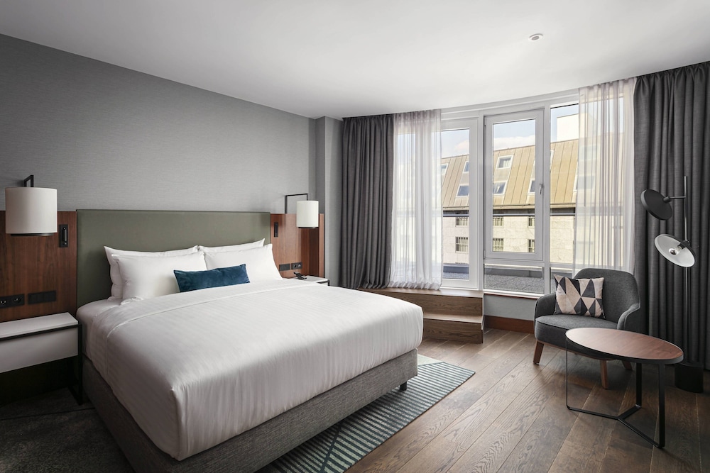 Club Suite, 1 Bedroom, Smoking, Balcony