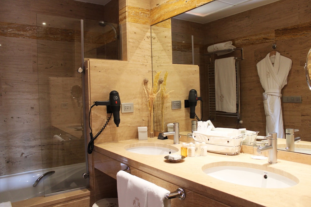 Premium Double Room - Photo 7