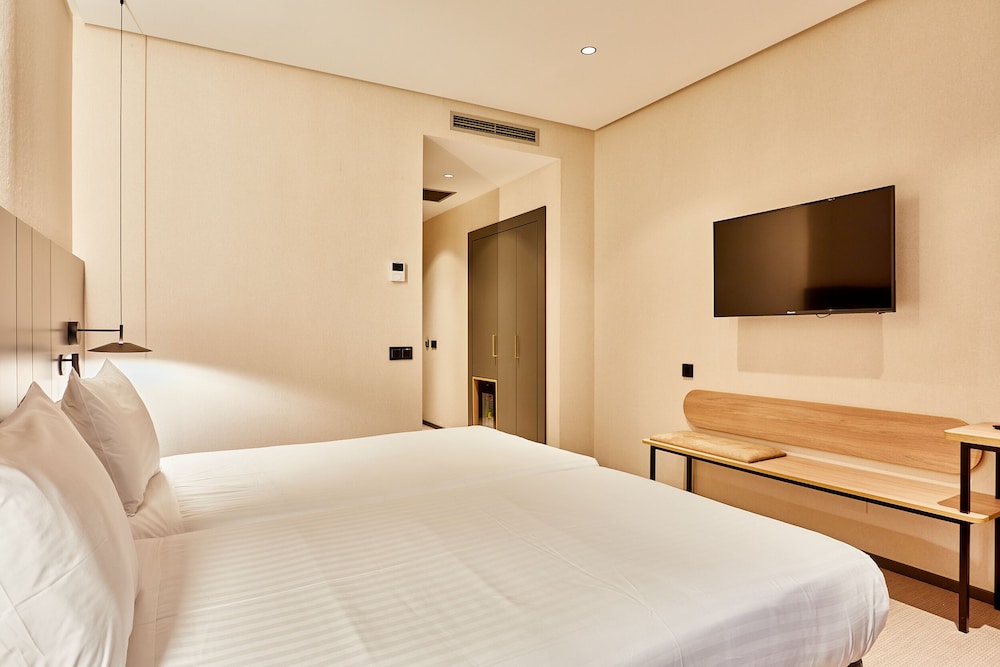 Standard Room (Deluxe) - Photo 2