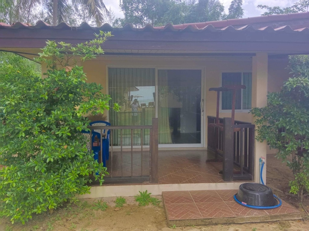 Garden Seaview Bungalow photo 2
