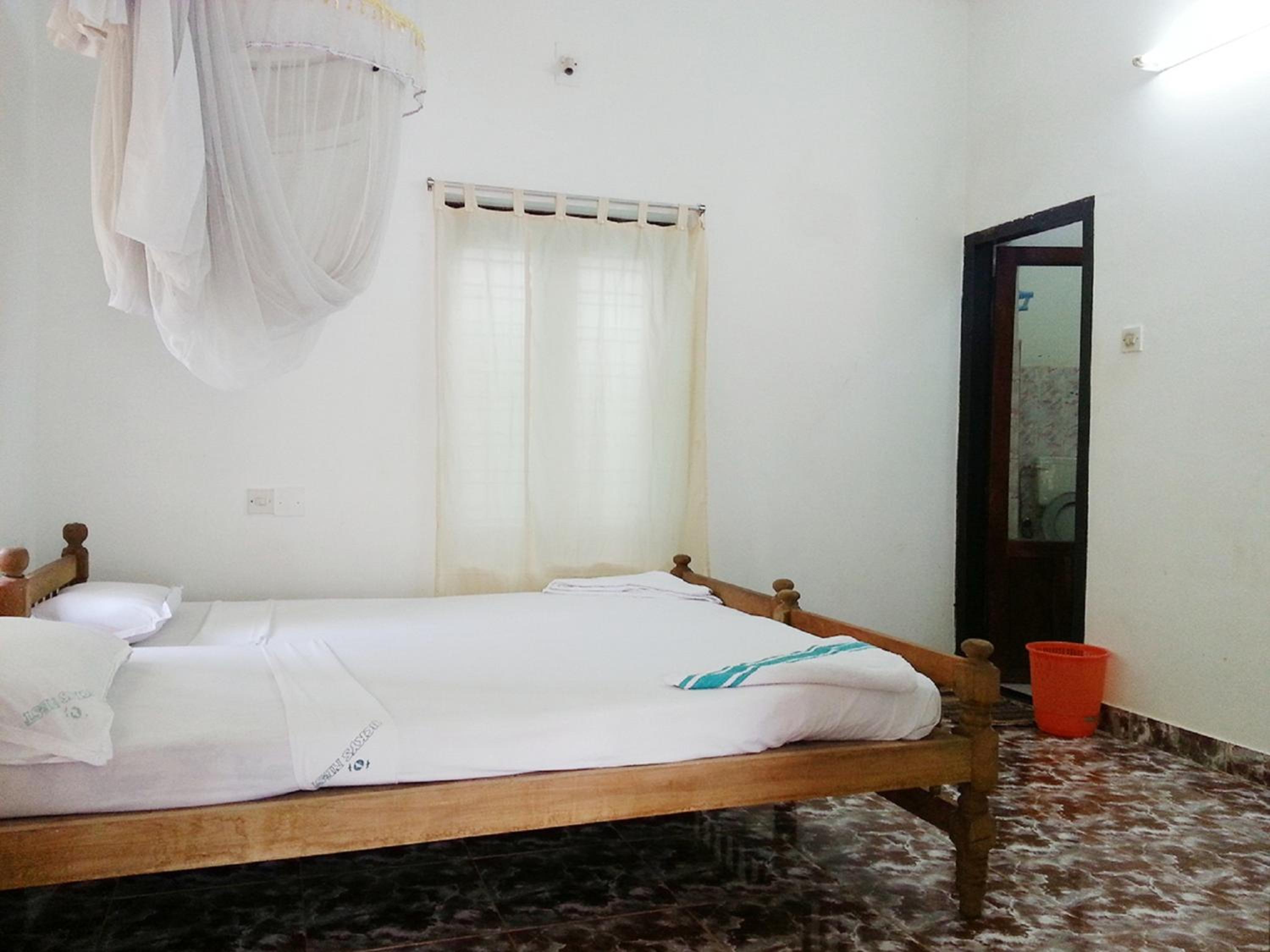Basic Double Room photo 3