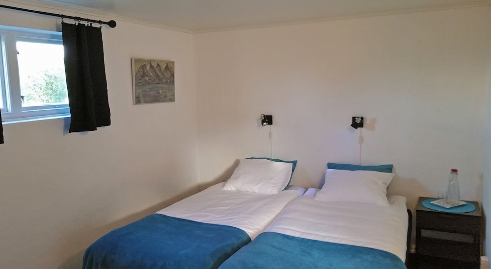 Twin Room, Shared Bathroom (Gladan) photo 1