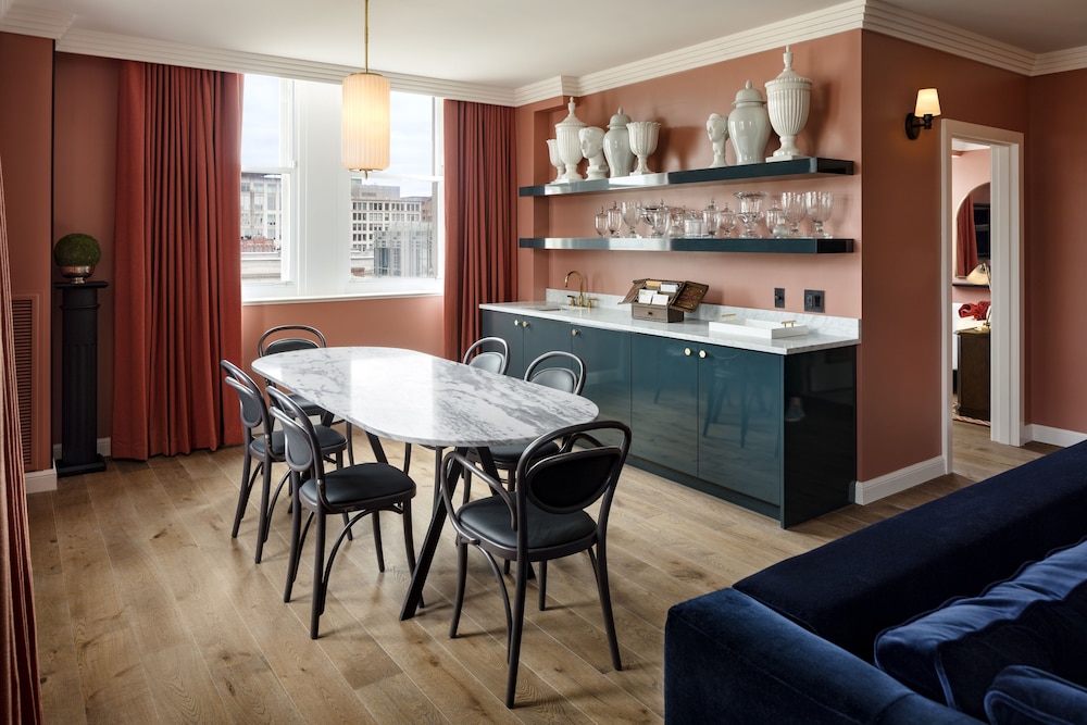 Gallery Suite - Photo 3