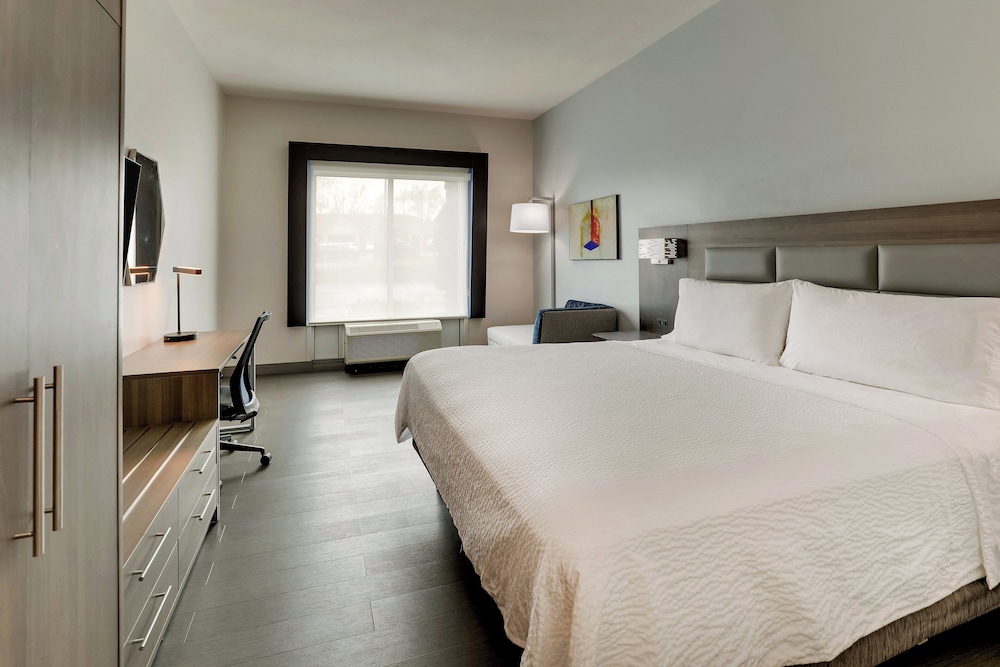 Suite, 1 Bedroom, Accessible Bathtub - Photo 2
