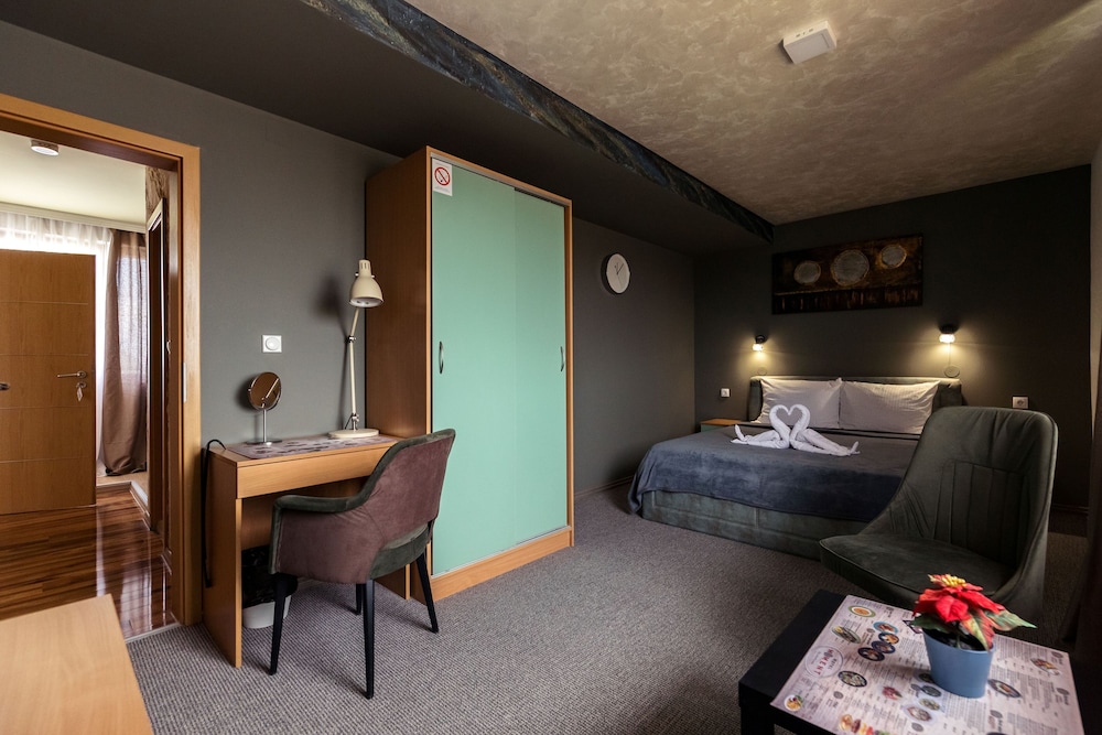Deluxe Apartment photo 2