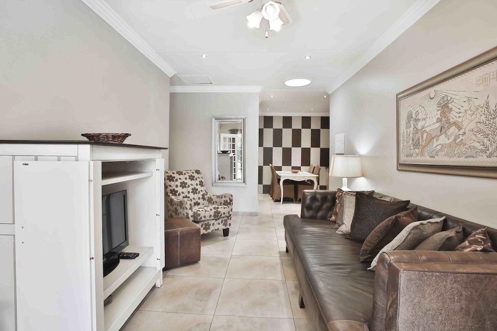 House Carlton photo 2
