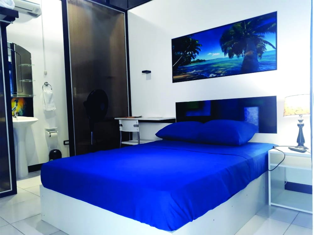 Basic Room, 1 Queen Bed