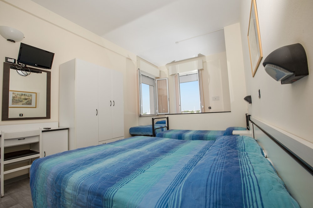 Triple Room, City View photo 3