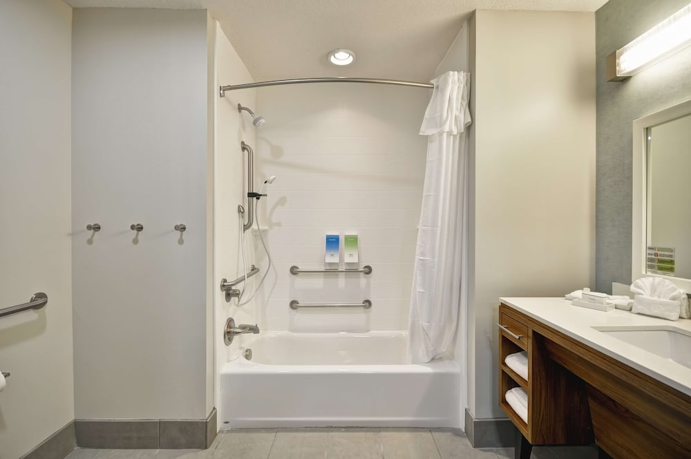 Studio, 2 Queen Beds, Accessible, Bathtub photo 2