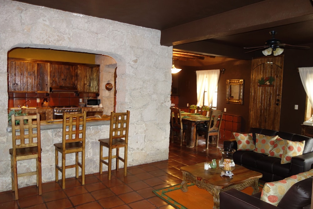Grand House, 3 Bedrooms, Kitchen, Courtyard Area photo 2