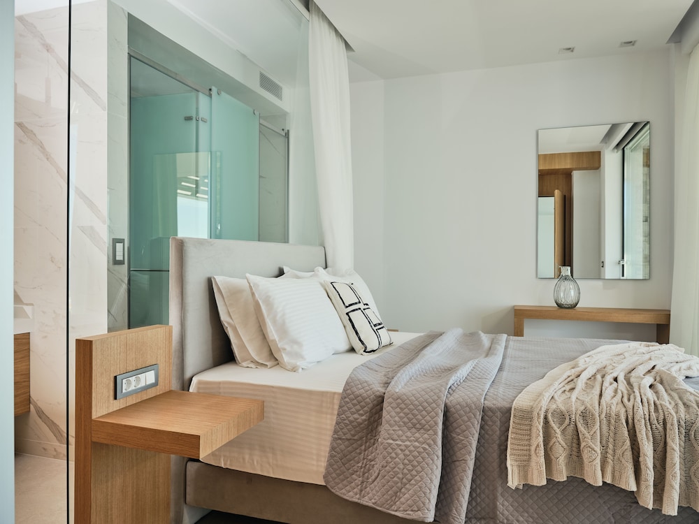 Luxury Villa, 4 Bedrooms, Private Pool, Sea View (Plumage)