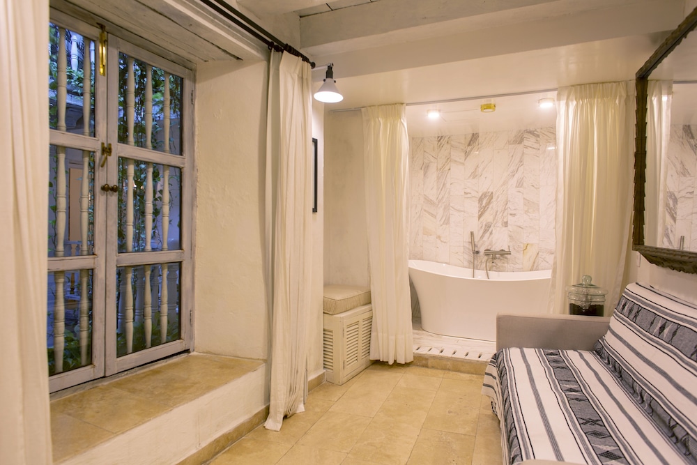 Luxury Suite, Multiple Beds, Courtyard View photo 3