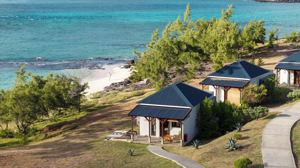 Beachfront Villa photo 3