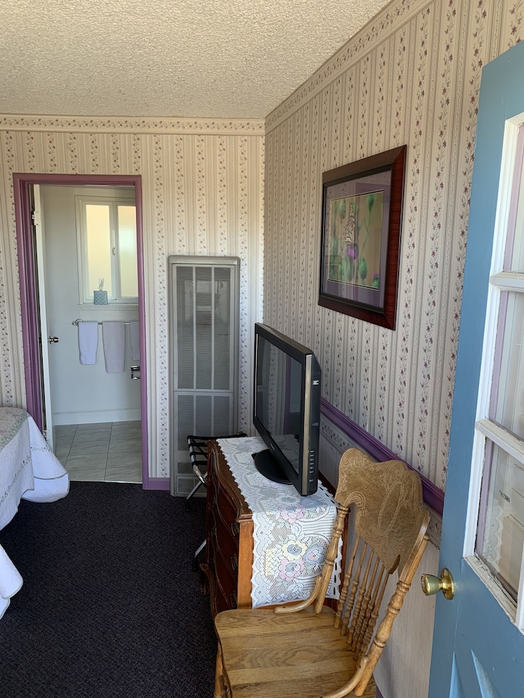 Basic Double Room, 2 Double Beds, Non Smoking photo 3