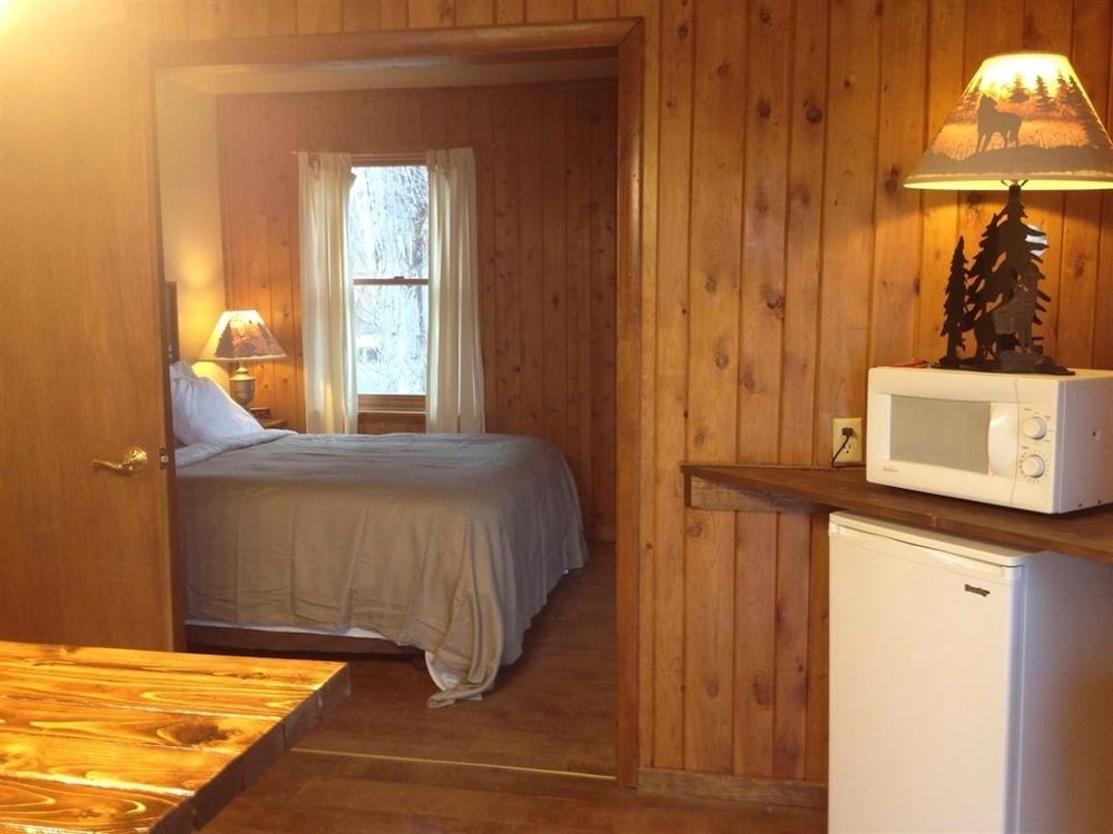 Standard Room, 1 Queen Bed, Kitchenette (The Wolf) photo 3