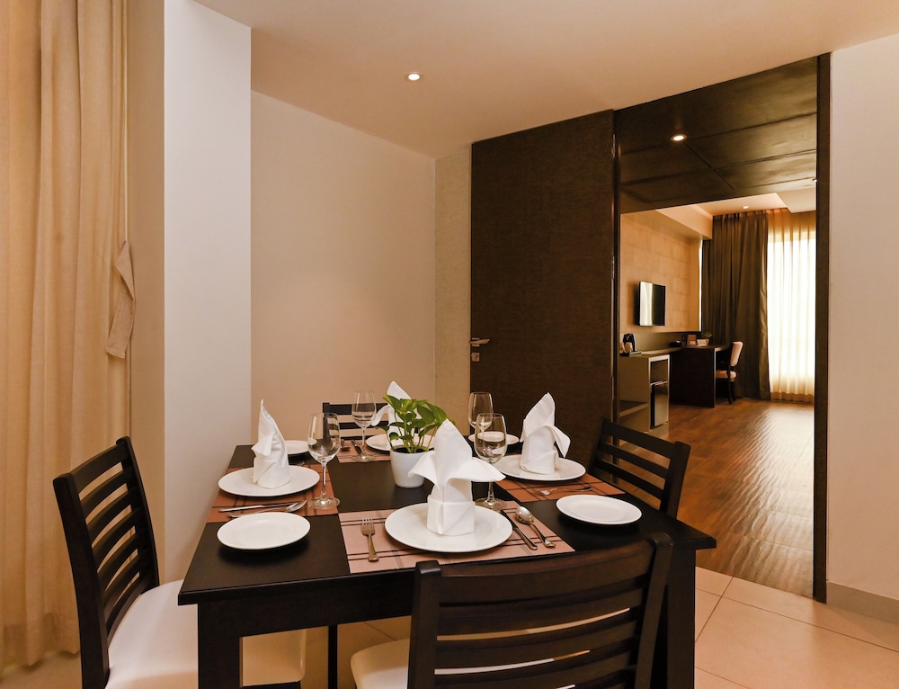 Executive Suite - Photo 3