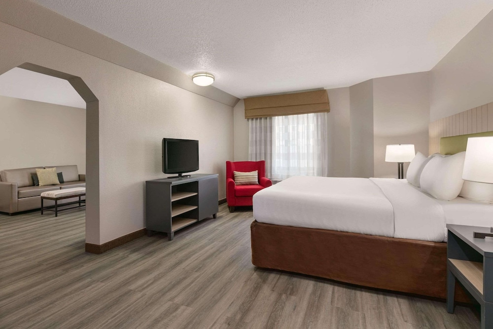 Studio Suite, 1 King Bed, Non Smoking - Photo 1
