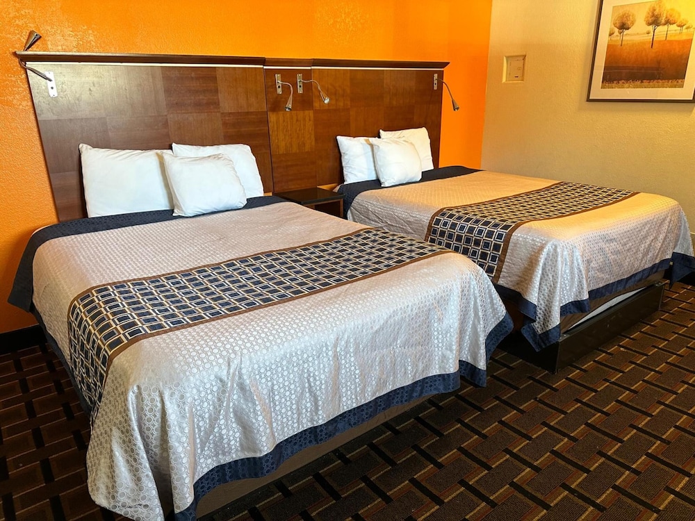 Room, 2 Queen Beds - Photo 1