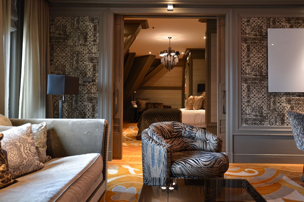 Grand Master Suite thumbnail 6