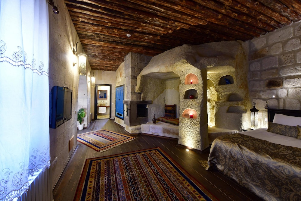 Deluxe Suite - Photo 1