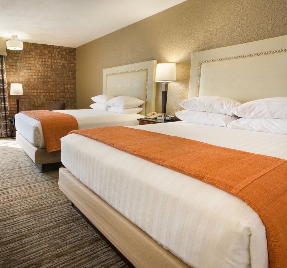 Deluxe Room, 2 Queen Beds, Refrigerator & Microwave (Upper Floor) photo 2