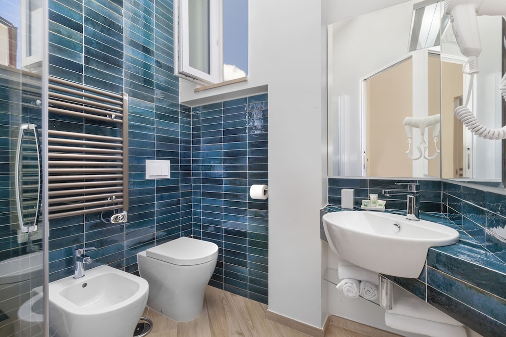 Standard Double Room, Private Bathroom photo 2