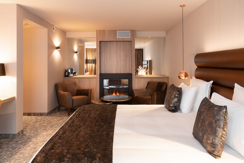 Executive Suite - Photo 2