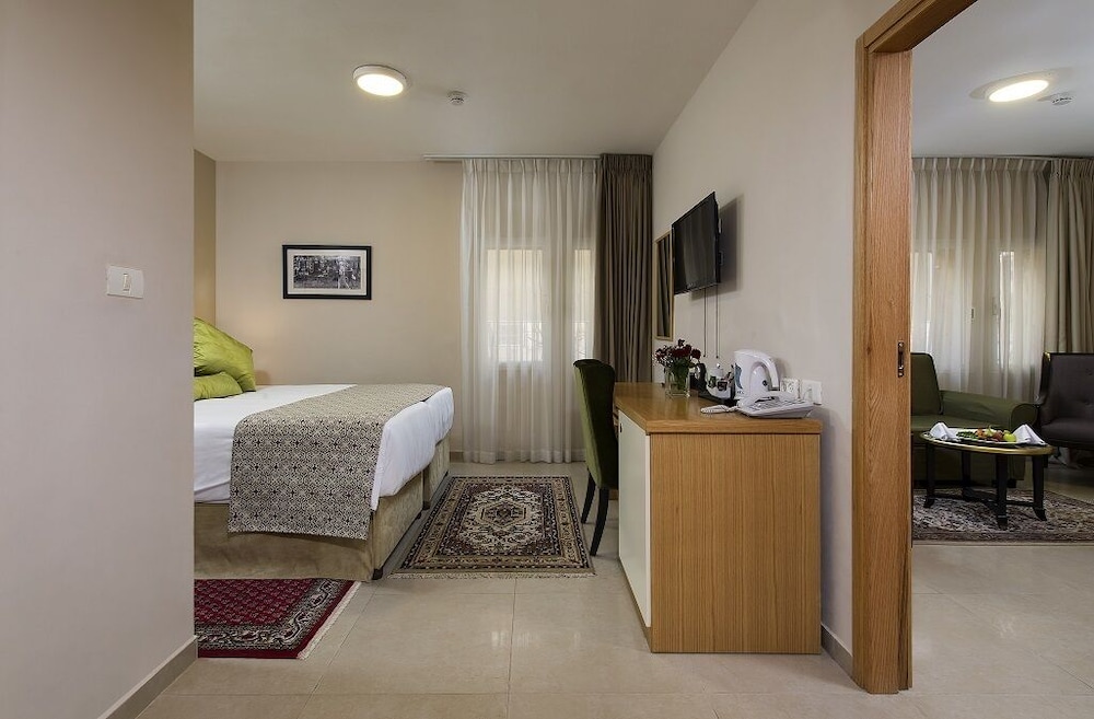 Family Room, 2 Bedrooms photo 3