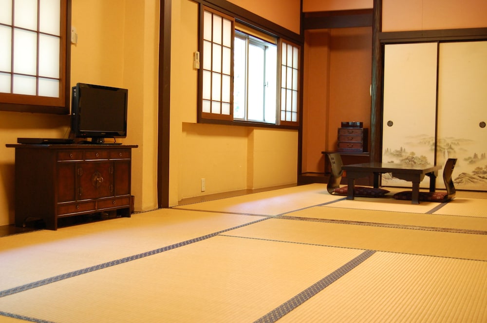 Japanese Style Standard Room, Shared Bathroom, For 4 Guests photo 3